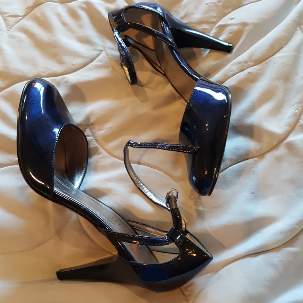 Blue patent leather 9 west mary jane style heels